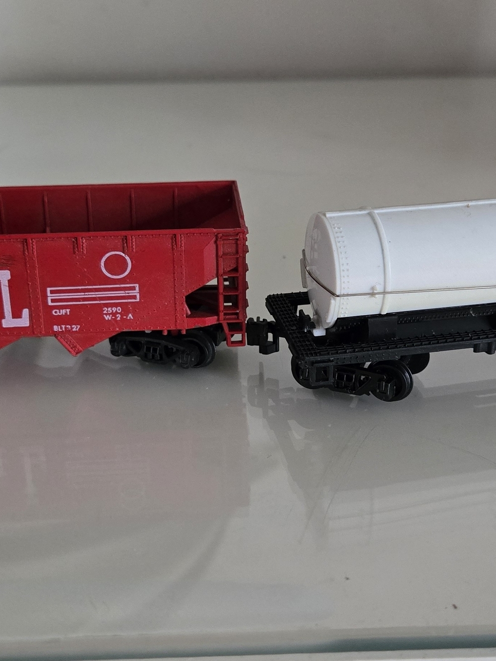 BACHMANN HO  Scale DOME TANK. AND BACHMANN MINNEAPOLIS ST LOUIS 541002 SET OF 2